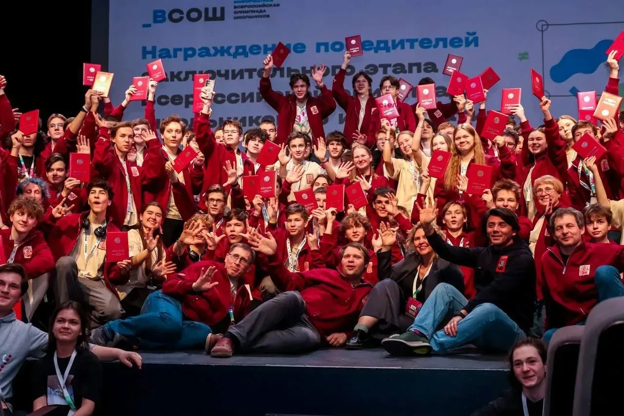 🎉 Дмитрий Чернышенко и Сергей Кравцов поздравили победителей и призеров Всероссийской олимпиады школ