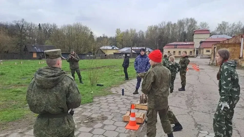 Сегодня отряд «Я-Патриот» принял участие в масштабном Военно-Патриотическом состязании «Юнармия Впер