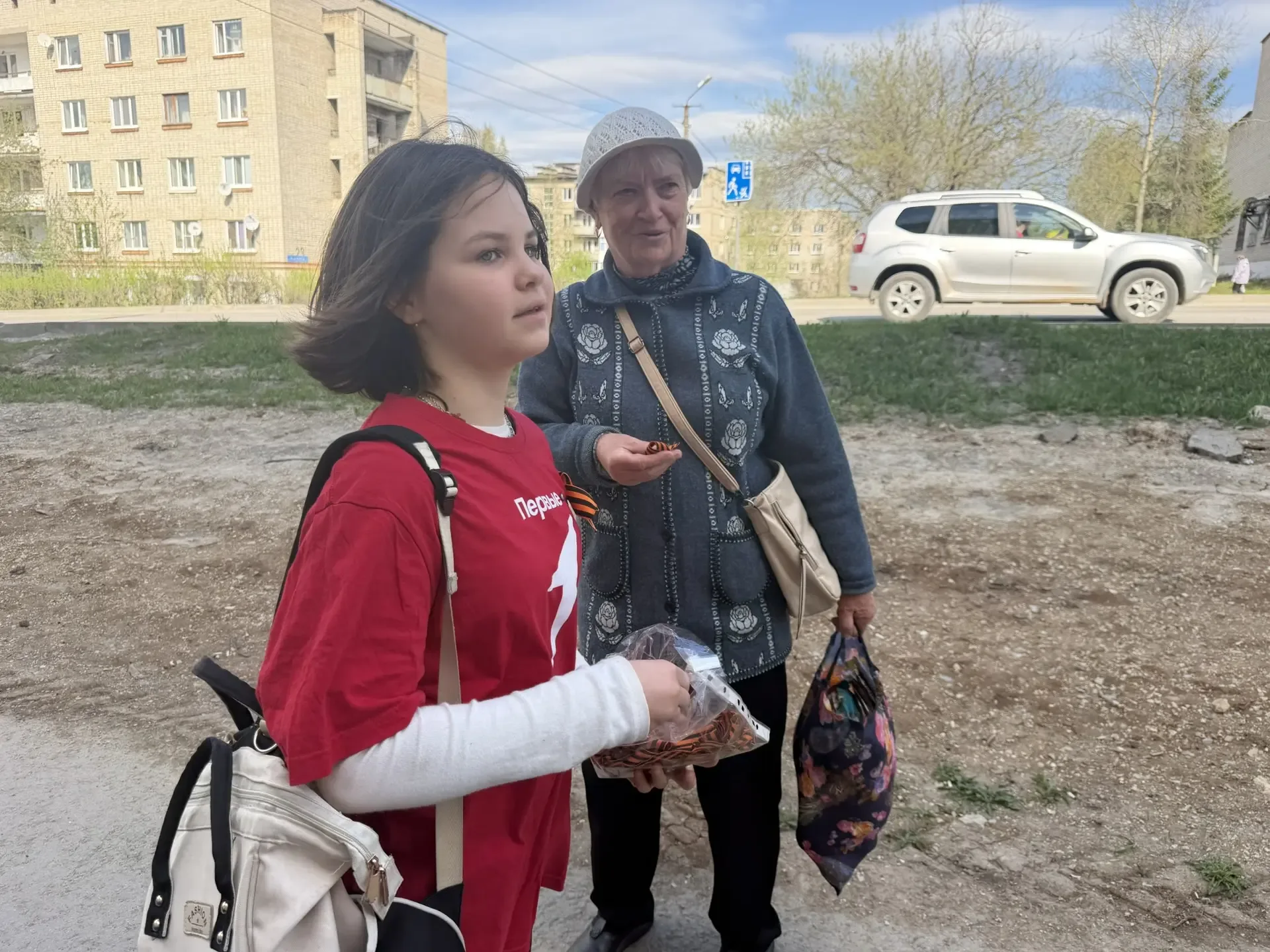 🇷🇺С гордостью о Победе!  Сегодня активисты нашего школьного волонтёрского центра «Добрый тигр» присо