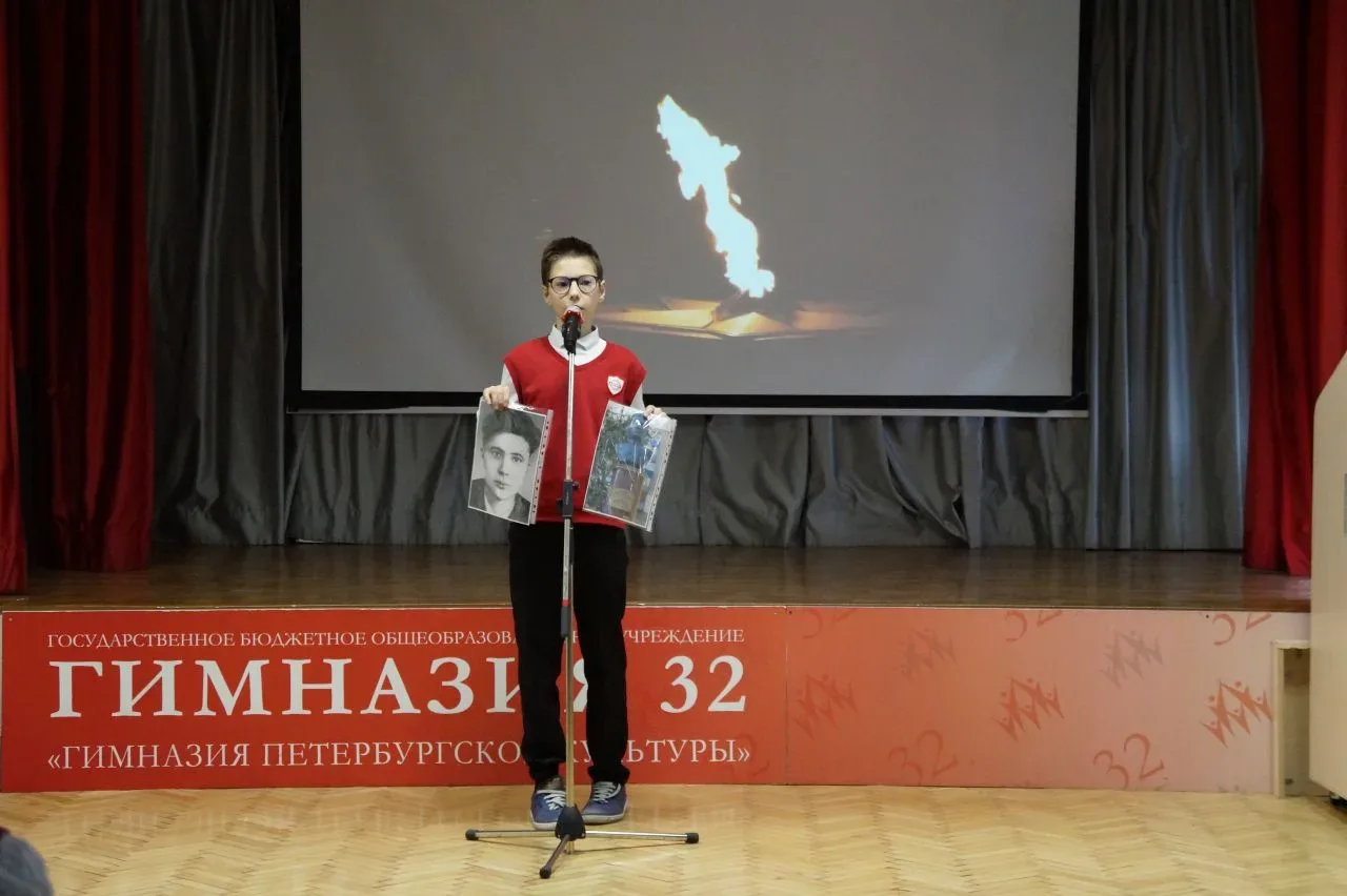 🕯 Свеча памяти: в Гимназии №32 почтили подвиг героев  Каждый год в мае наша страна празднует День По