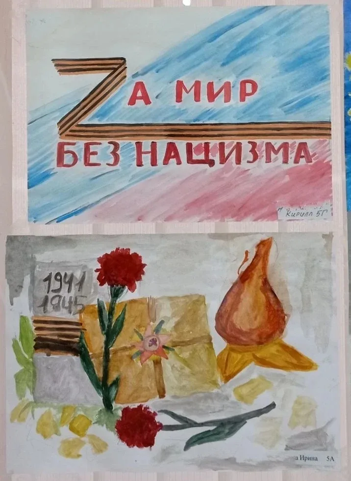 🎖️ НИКТО НЕ ЗАБЫТ, НИЧТО НЕ ЗАБЫТО!🕊️  🎨На втором этаже нашей школы проходит выставка творческих раб