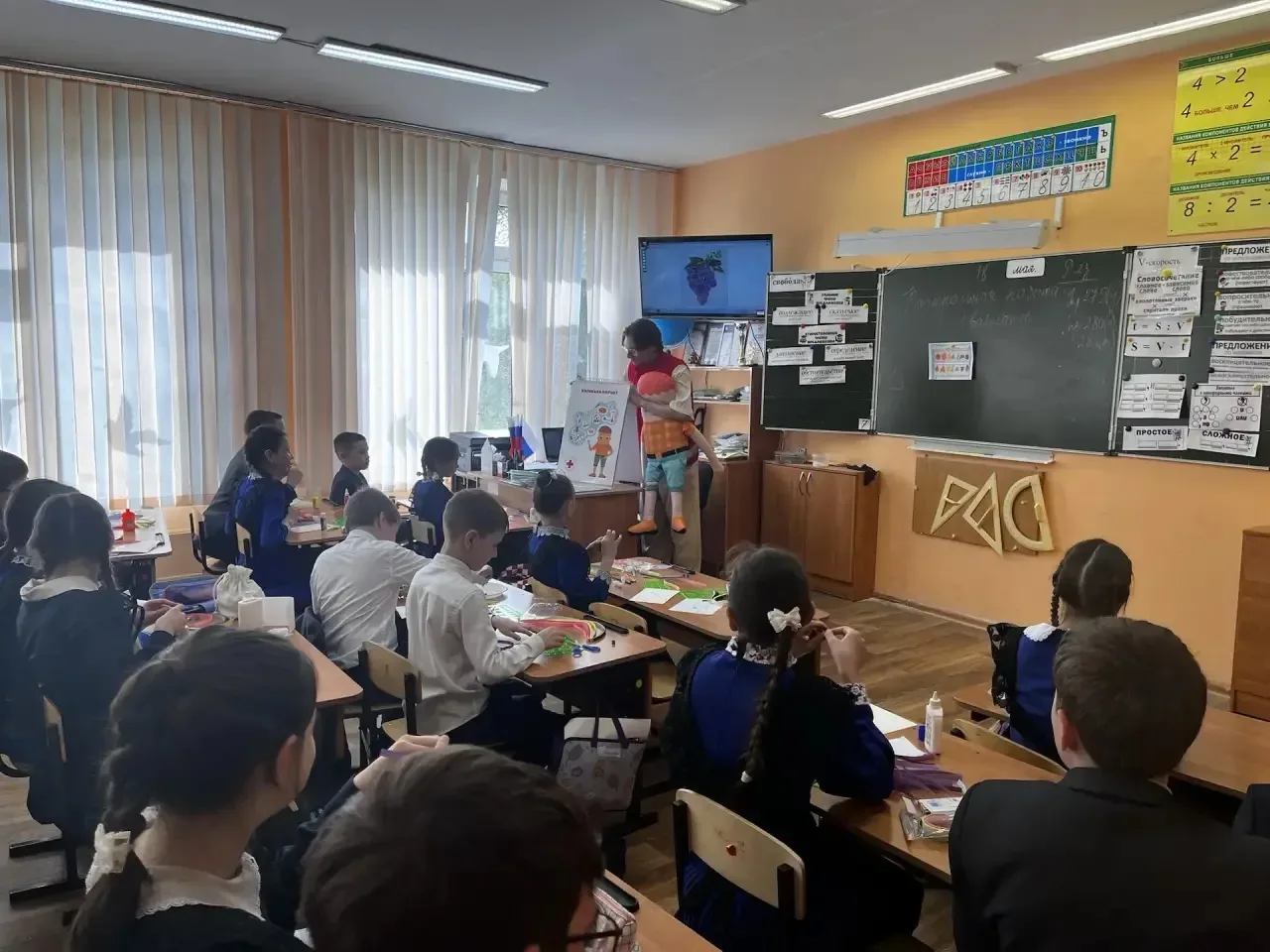 🩺 Сегодня в нашей школе прошли увлекательные мастер‑классы для всех учащихся школы от Ульяновского р
