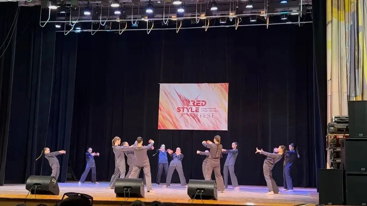🕺 Ученицы нашей школы — учащиеся 6Г класса Братченко София и Фёдорова Ксения, а также ученица 9А кла