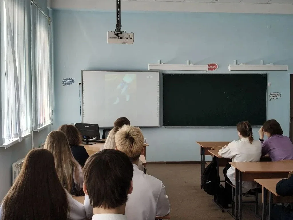 🎬 «Предательство» - фильм, который заставляет думать   Сегодня обучающиеся 10Б класса посмотрели фил