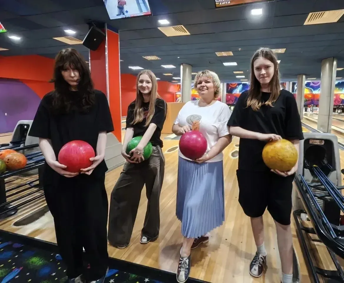 🎳 День в боулинге: как 7«В» класс зарядился драйвом!  19 мая учащиеся 7«В» класса отлично и с пользо