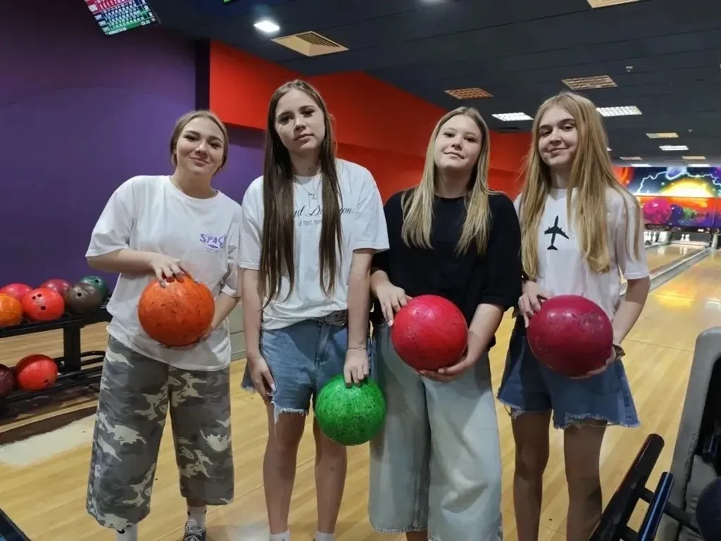 🎳 День в боулинге: как 7«В» класс зарядился драйвом!  19 мая учащиеся 7«В» класса отлично и с пользо