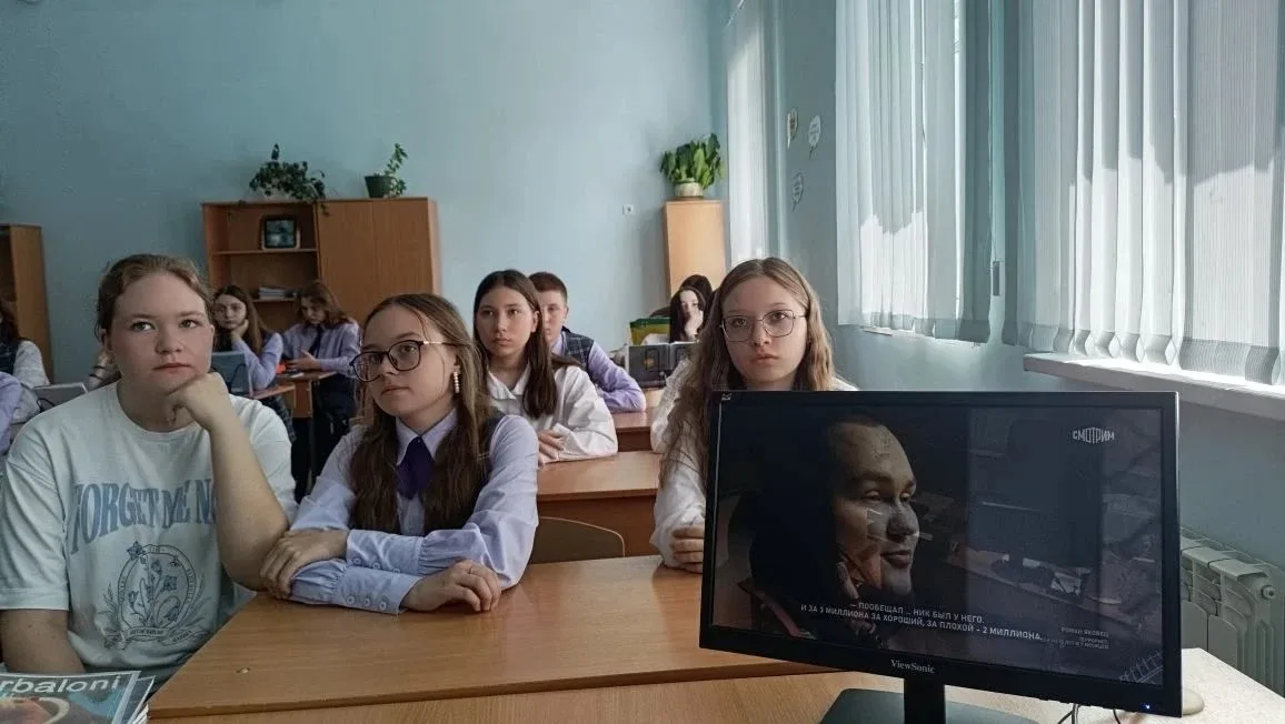 Сегодня 8 д класс посмотрел фильм «Предательство» — и это было по-настоящему мощно! 🔥  Фильм зацепил