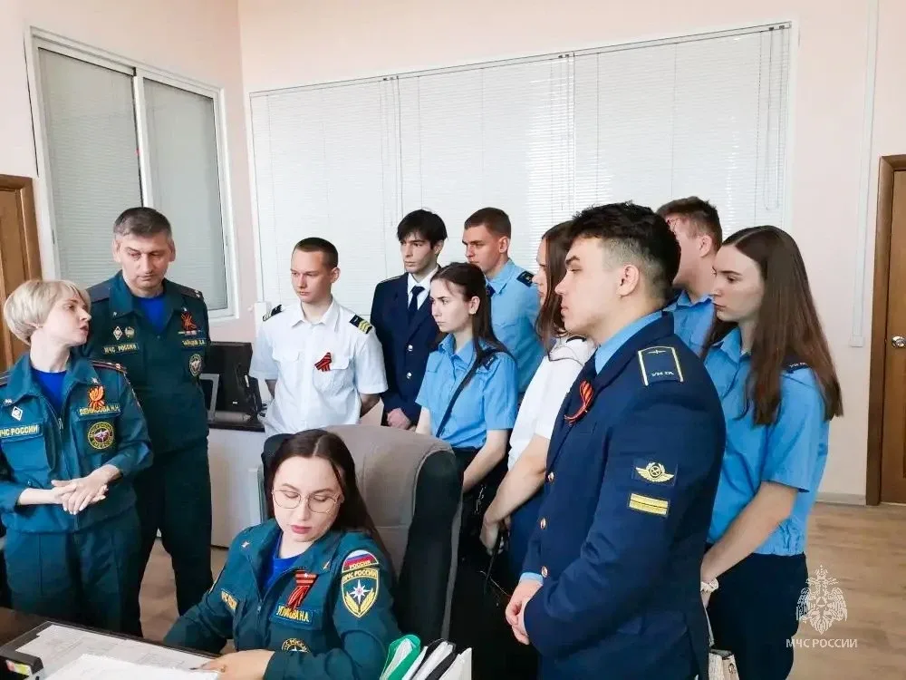👩‍🚒Будущие пилоты в гостях у огнеборцев: экскурсия в пожарную часть   В пожарно-спасательной части №