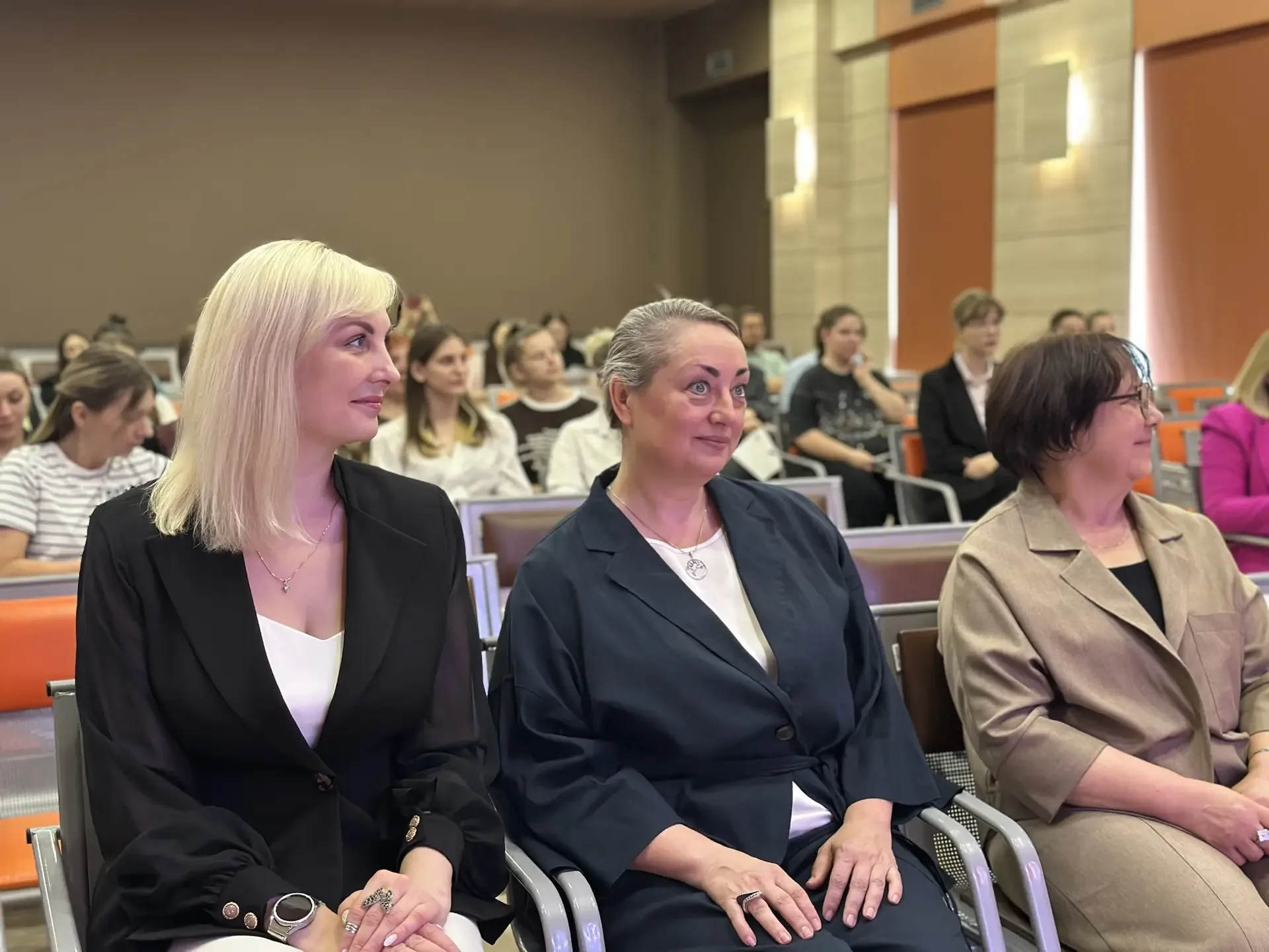 🎓 Сегодня в школе №38 прошёл муниципальный педагогический фестиваль «Молодёжь в фокусе 2.0: весна — 