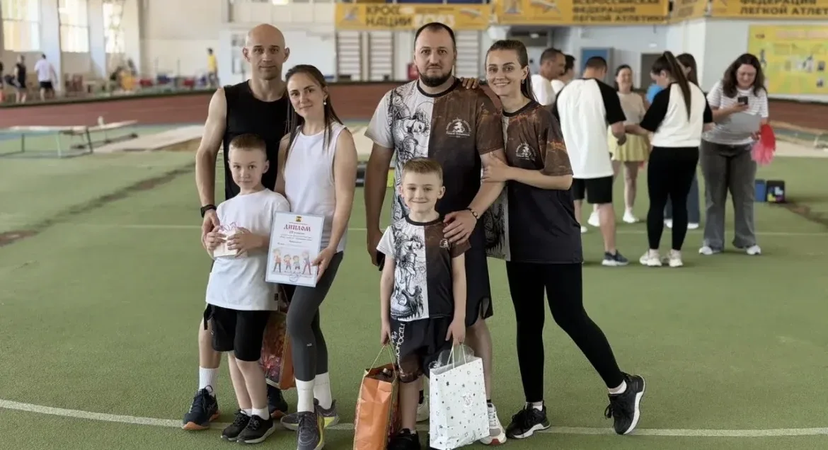 🥳 Наши чемпионы! 🥇  Семья Михаила Стурова и Владимира Митягина, учеников 1А класса, приняла участие 