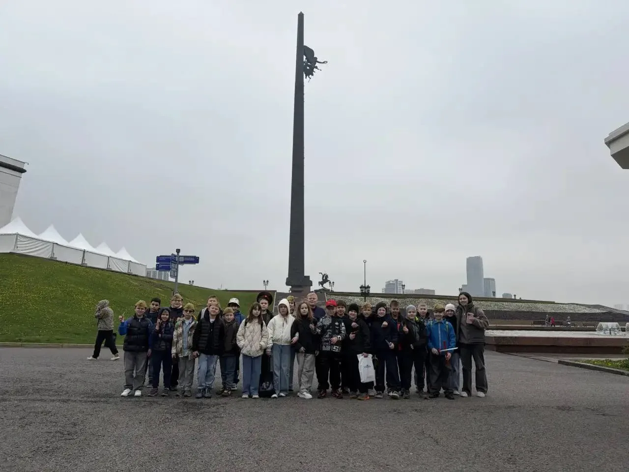12 мая 3 «А» класс под руководством Головановой А.А. с большим энтузиазмом посетил Поклонную гору, г