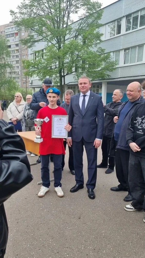 Поздравляем команду МОУ гимназии №7, занявшую 1 место в городских соревнованиях "Школа безопасности"
