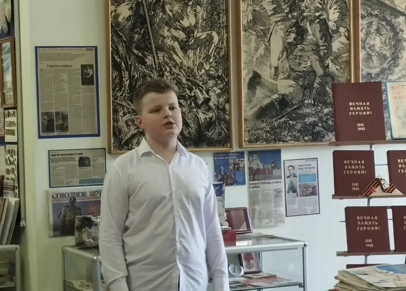 В рамках акции «Стихи Победы» в школьном музее прошёл ставший уже традиционным конкурс чтецов, посвя