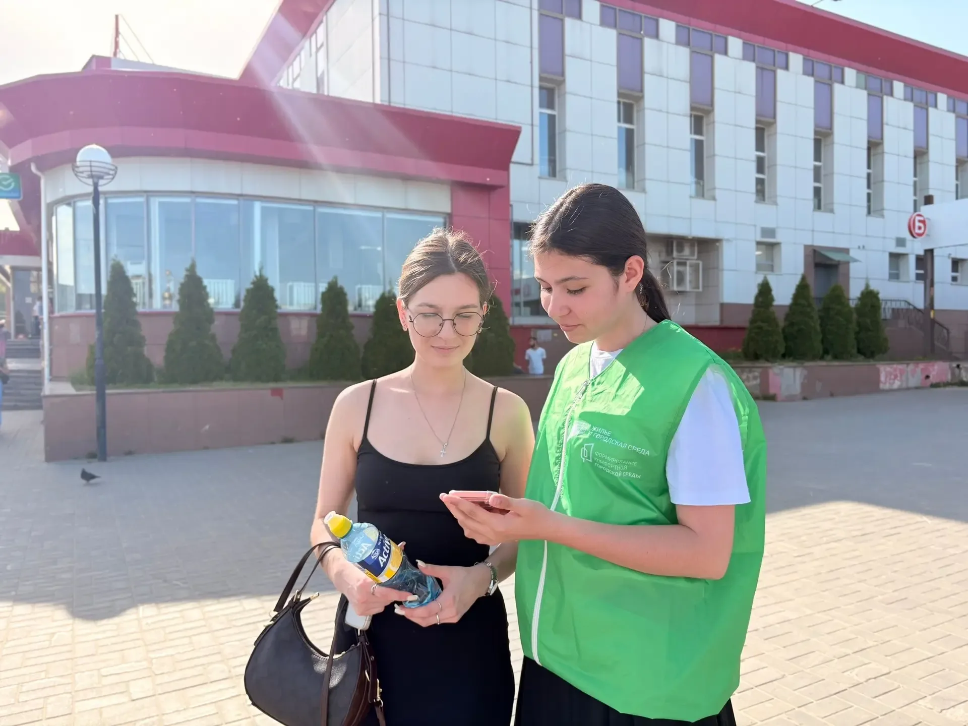 💯 Активисты нашей школы стали участниками программы «Формирование комфортной городской среды». Волон