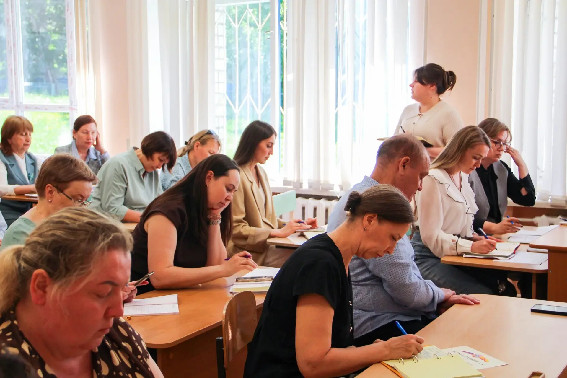 📝 Педсовет в СОШ №37 г. Чебоксары: подготовка к ГИА, планы на будущее и чествование педагогов. В шко