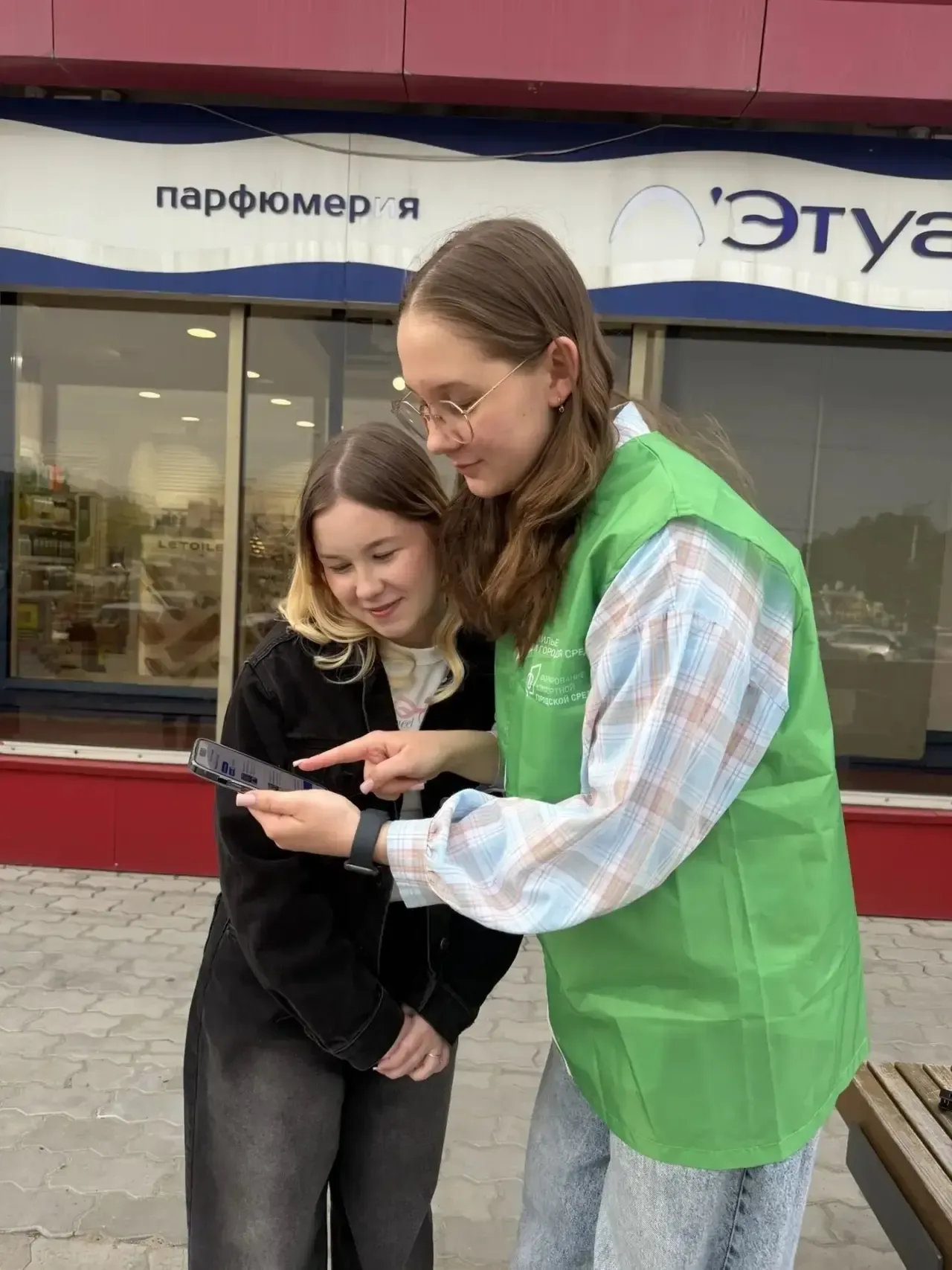 💯 Волонтёры нашей школы присоединились к реализации программы «Формирование комфортной городской сре