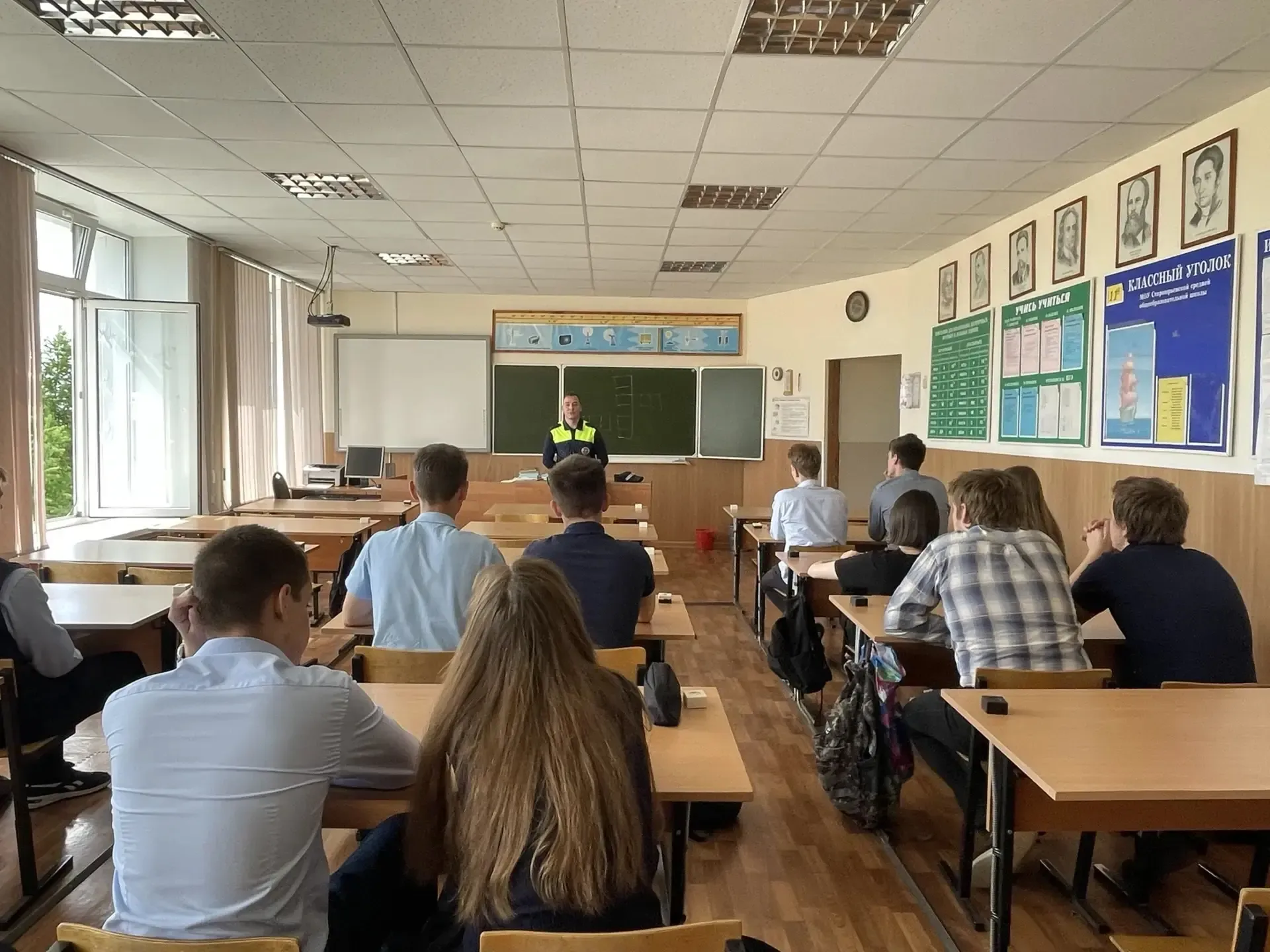 Инспектор ДПС Госавтоинспекции МОМВД России «Первомайский» Штанько А.А. провёл профилактическую бесе