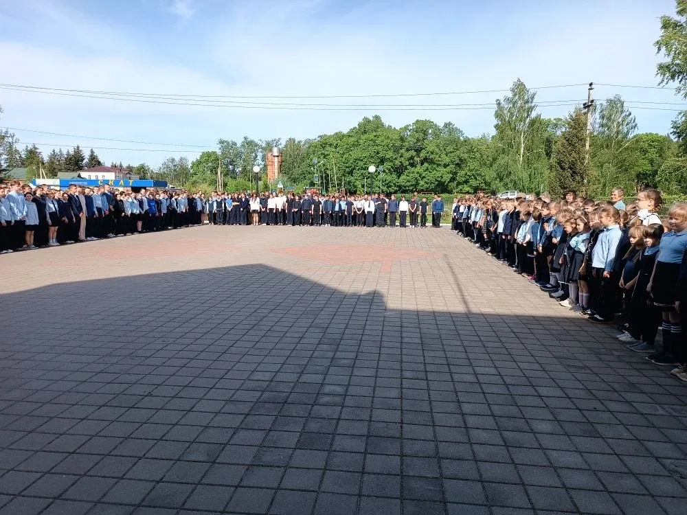 🔔 18 мая 2026 года очередная неделя в МБОУ Староюрьевской СОШ началась с торжественной линейки, на к