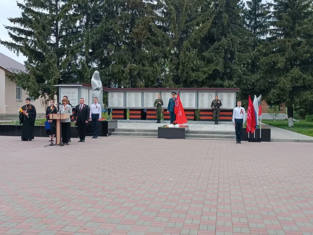✨ 9 Мая 2026 года администрация, педагоги, волонтёры школьного отряда "От сердца к сердцу " МБОУ Ста