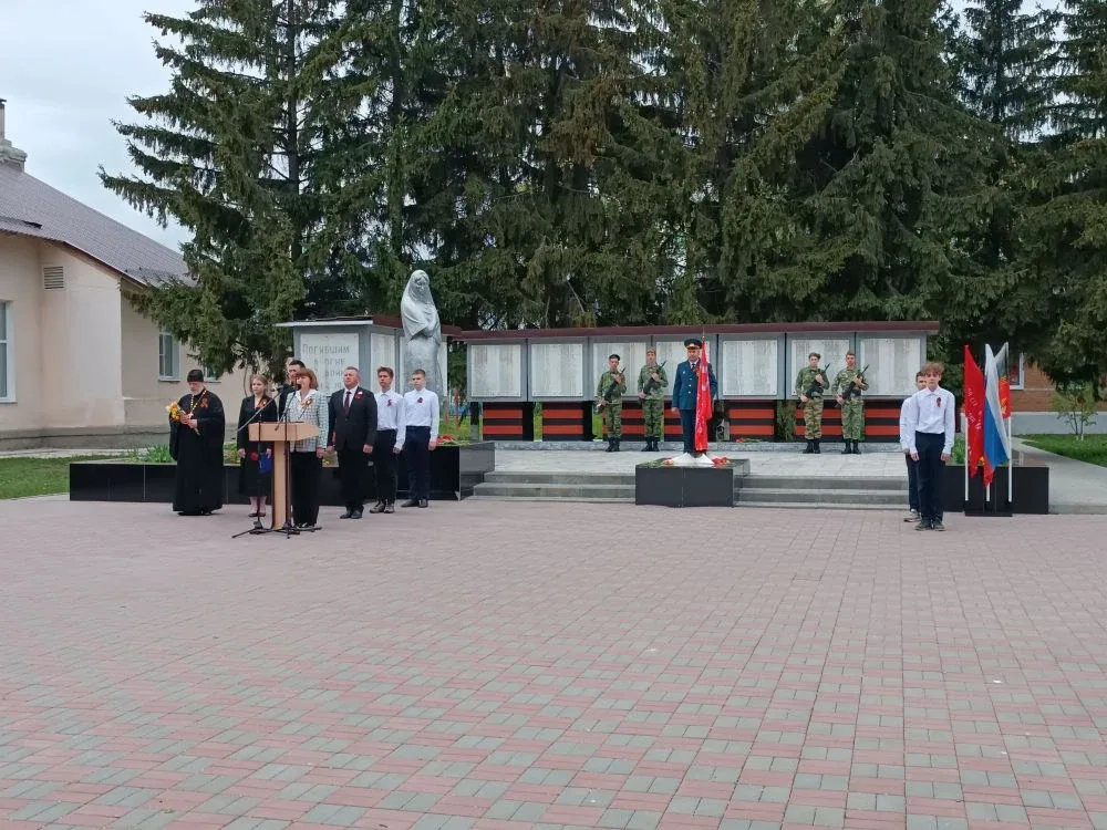 ✨ 9 Мая 2026 года администрация, педагоги, волонтёры школьного отряда "От сердца к сердцу " МБОУ Ста