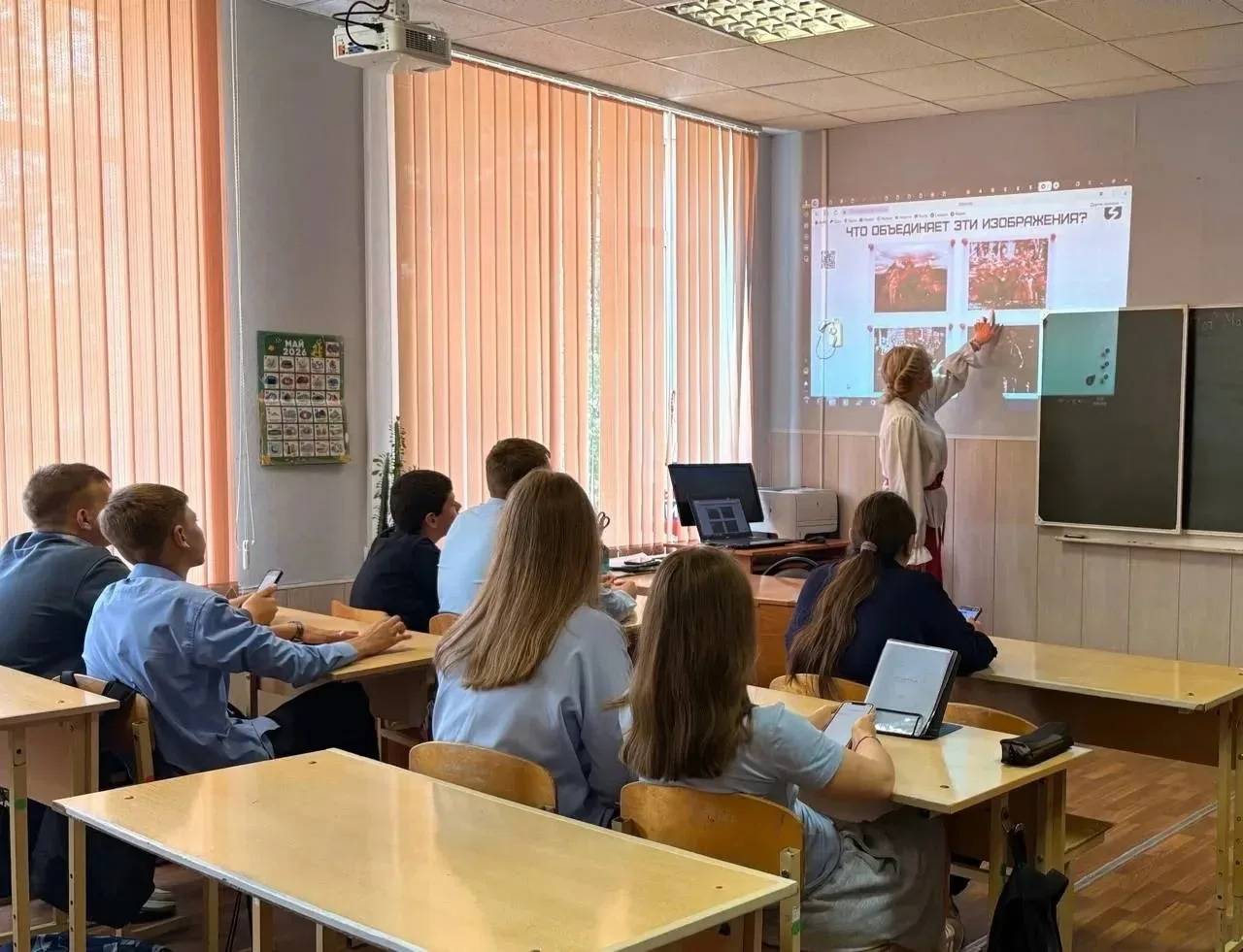 В рамках масштабного федерального просветительского проекта «Чтецкие программы» в 8 А классе было пр