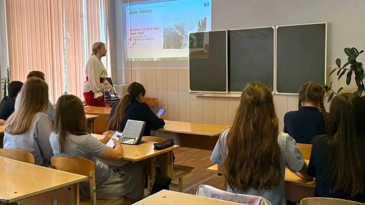 В рамках масштабного федерального просветительского проекта «Чтецкие программы» в 8 А классе было пр