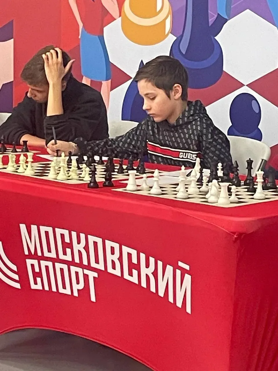 В рамках московской интеллиады ученик 5В класса Марк Г поучаствовал  в сеансе одновременной игры с г