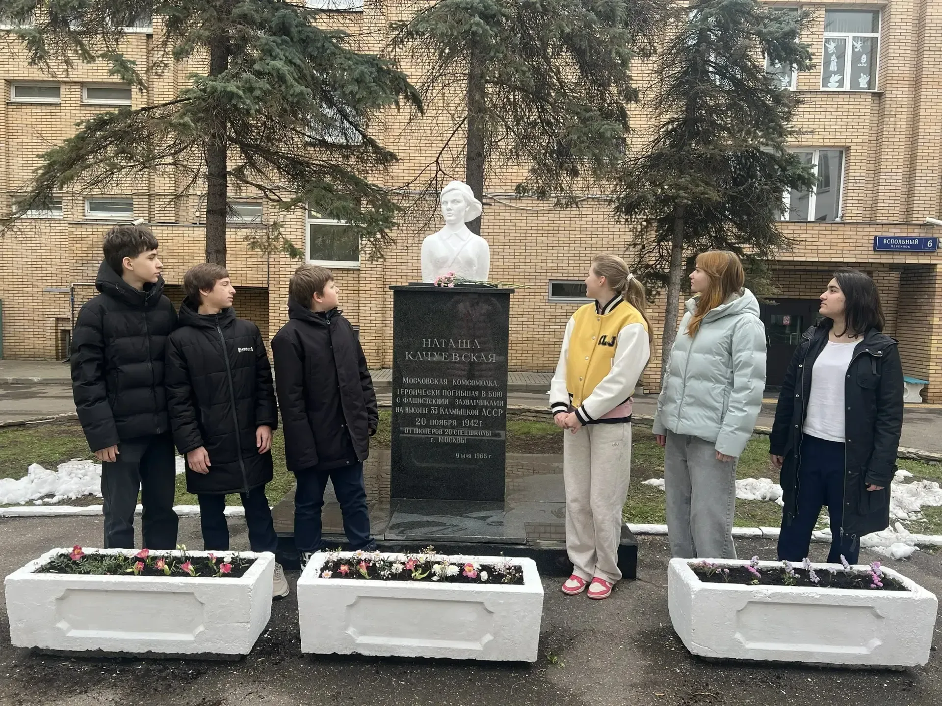 💞"Елена Эдуардовна Сульянова — советник директора по воспитанию, а еще, наш любимый педагог по актёр