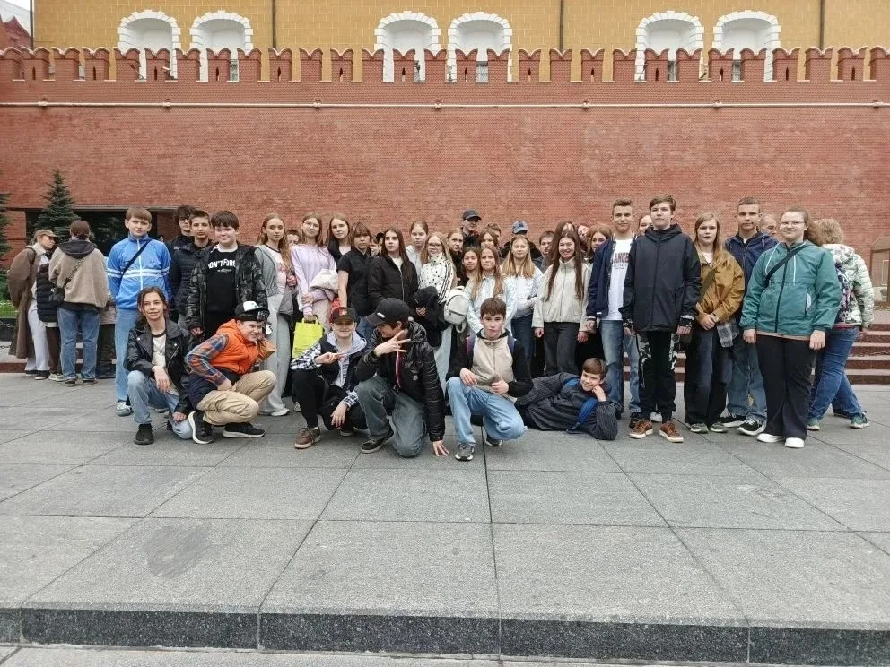 Один день — пять эпох. Гимназисты 7А, 7Б и 6Г классов  посетили столицу нашей  Родины. 🚌✨  Вот это п
