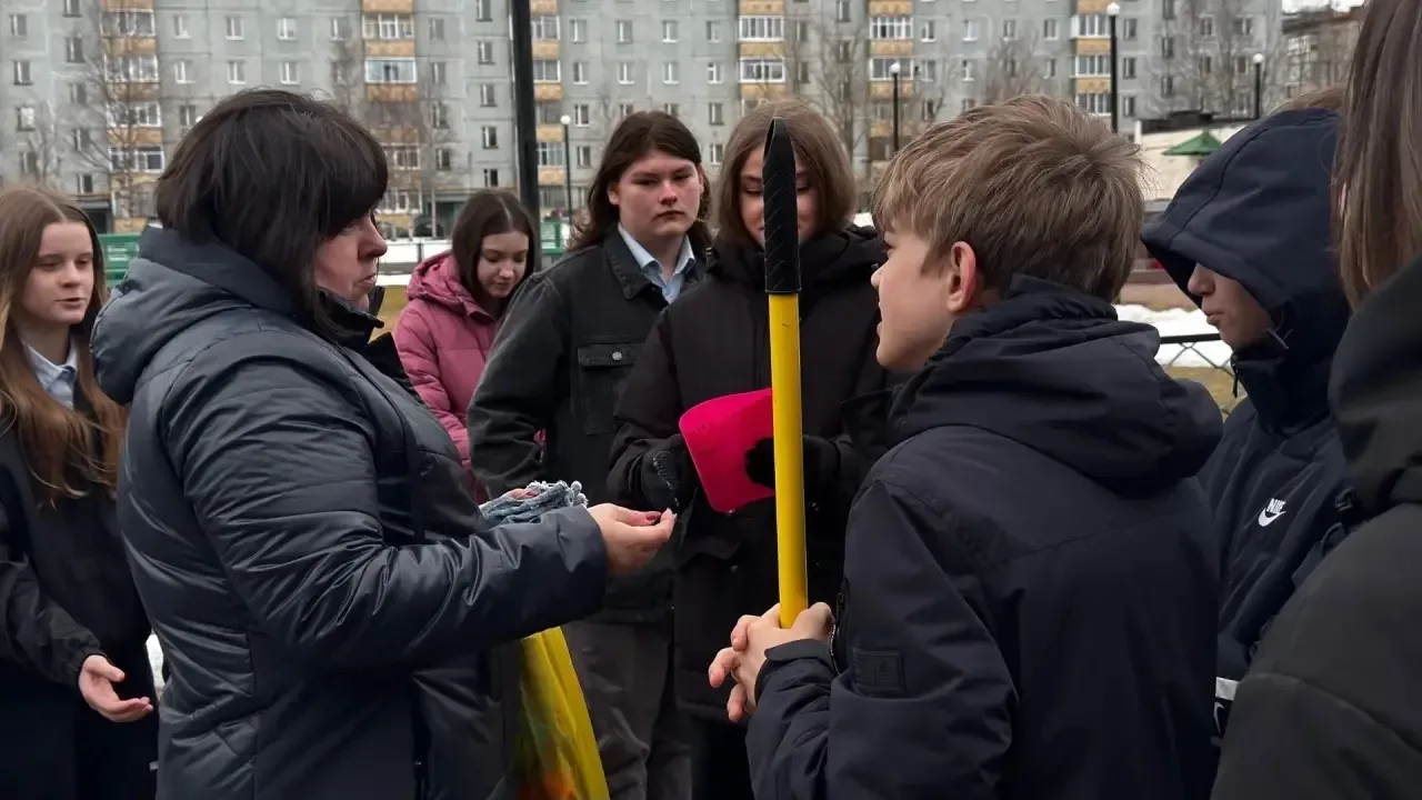 Чистота и командный дух: как семиклассники устроили «Первомайский субботник» в игровом формате  30 а