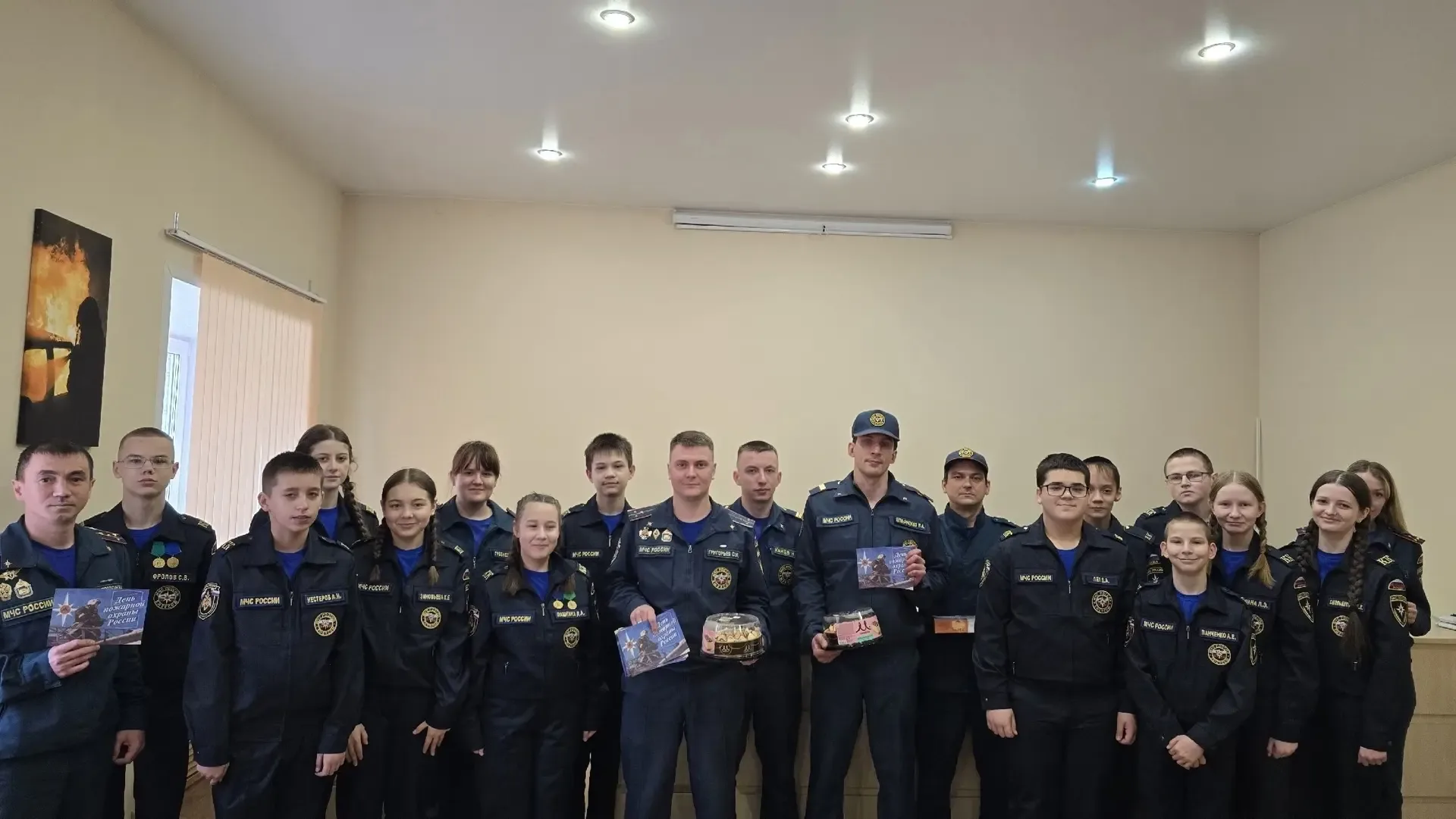 🚒 Учащиеся 7 «К» кадетского МЧС класса поздравляют с профессиональным праздником всех сотрудников по