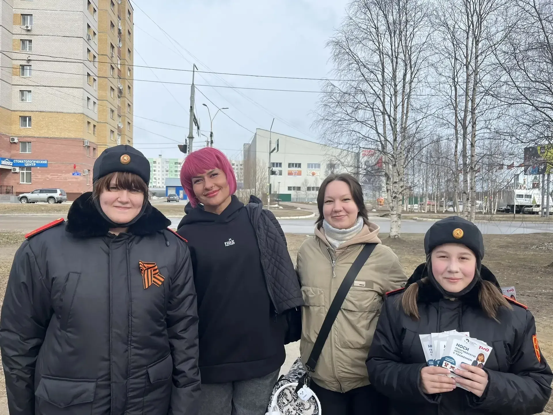 Георгиевская ленточка: носить с уважением!  Кадеты и юнармейцы нашей школы в преддверии Дня Победы в