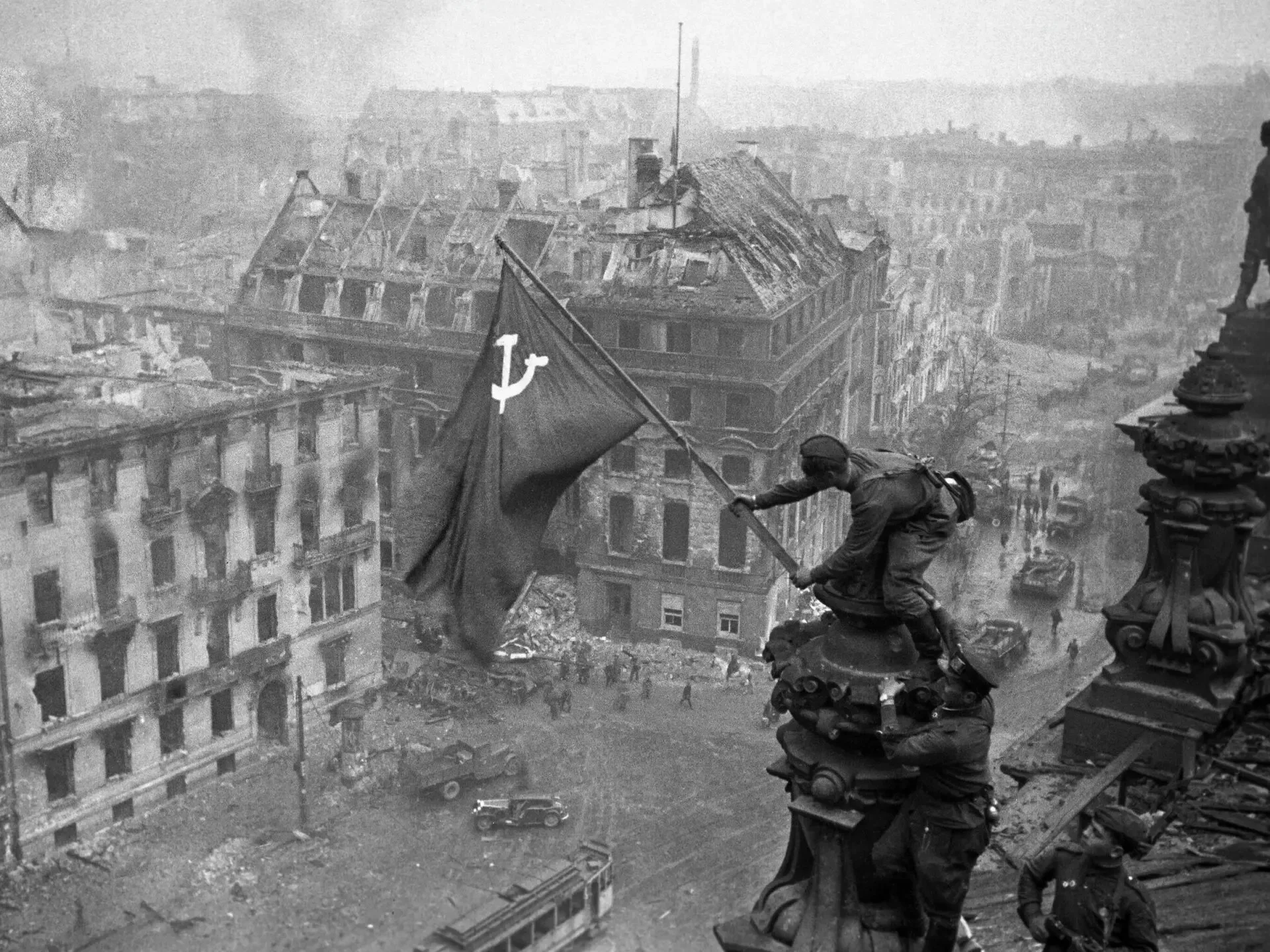 2 мая 1945 года войска Первого Белорусского фронта под командованием Маршала Советского Союза Георги