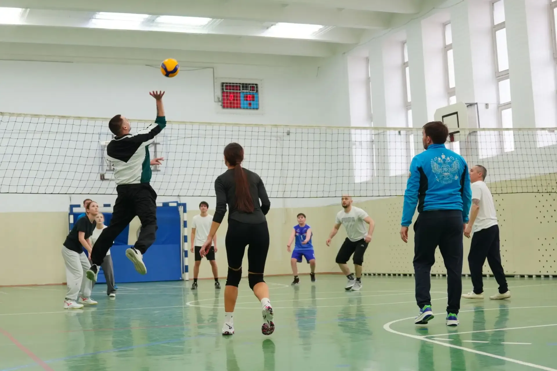🏐 В гимназии прошёл товарищеский турнир по волейболу, посвящённый Дню Победы  7 мая в честь празднов