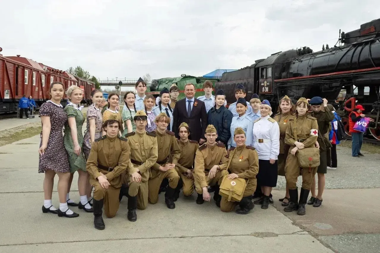 В Сургут прибыл ретропоезд «Эшелон Победы»    Уникальная передвижная экспозиция посвящена 81-й годов