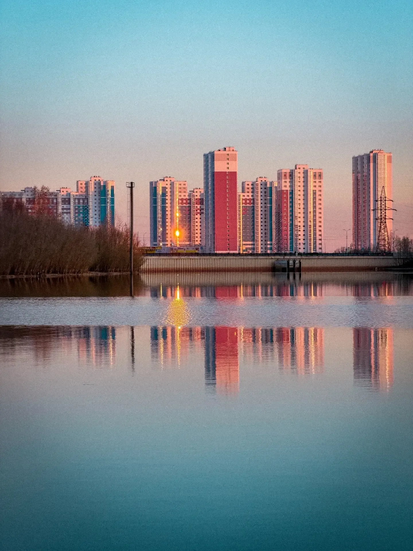 Доброе утро, Сургут! ☀️   Желаем уверенного старта и много хороших новостей.   📸 Лилия Гарипова  Мы 