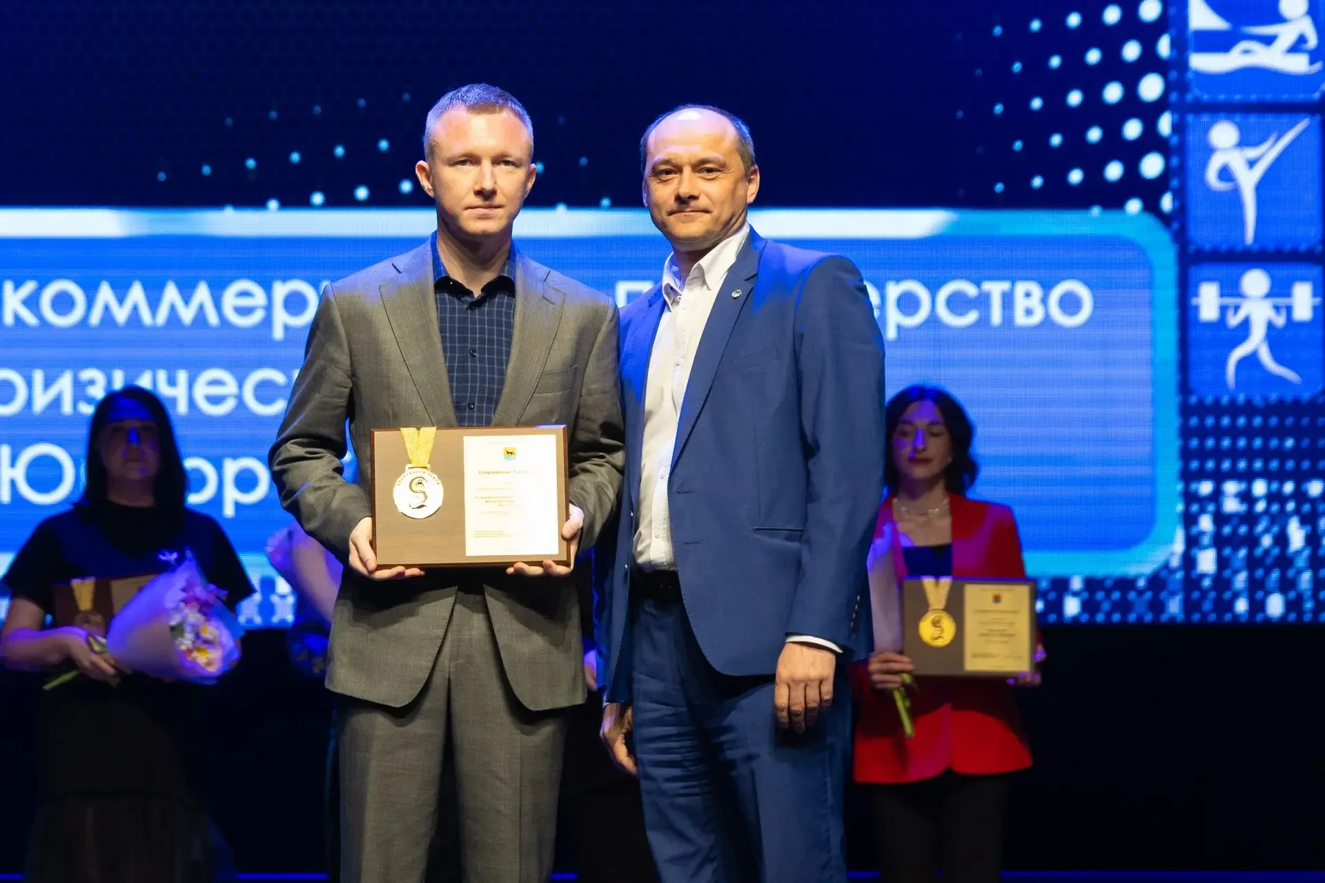 Лучших из лучших отметили на ежегодной церемонии награждения «Спортивная элита - 2025» в Сургуте   Н