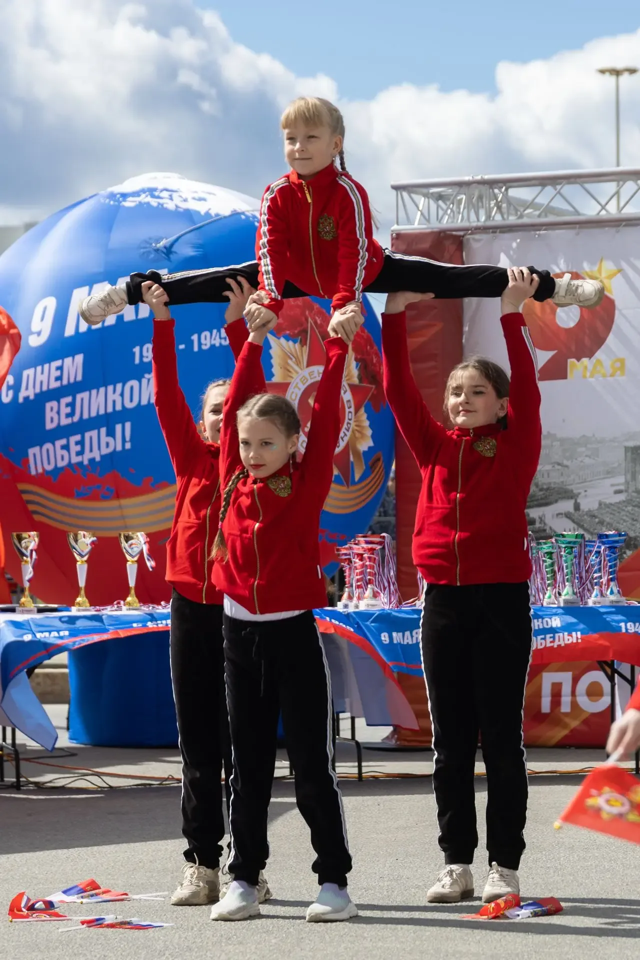 Более 500 человек вышли на забег в рамках легкоатлетической эстафеты, посвящённой 81-й годовщине Вел