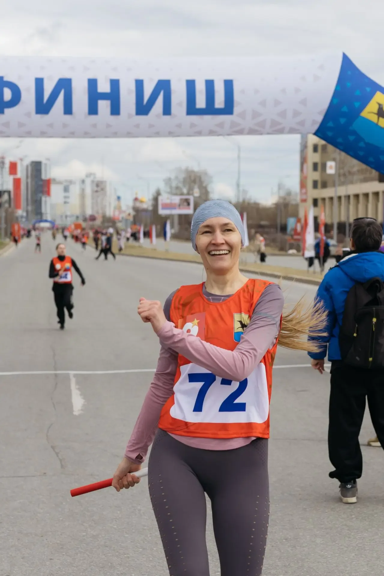 Более 500 человек вышли на забег в рамках легкоатлетической эстафеты, посвящённой 81-й годовщине Вел