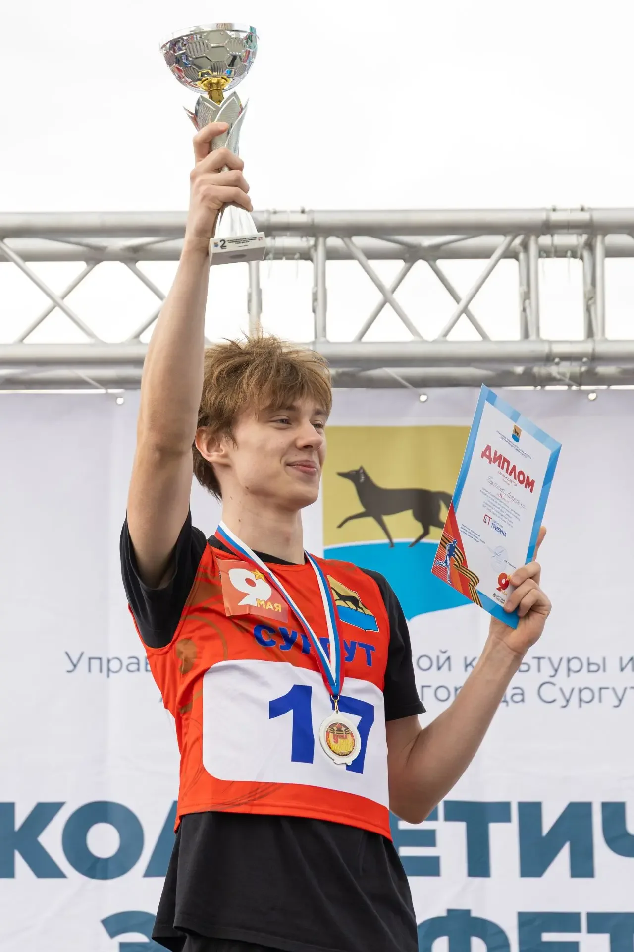 Более 500 человек вышли на забег в рамках легкоатлетической эстафеты, посвящённой 81-й годовщине Вел