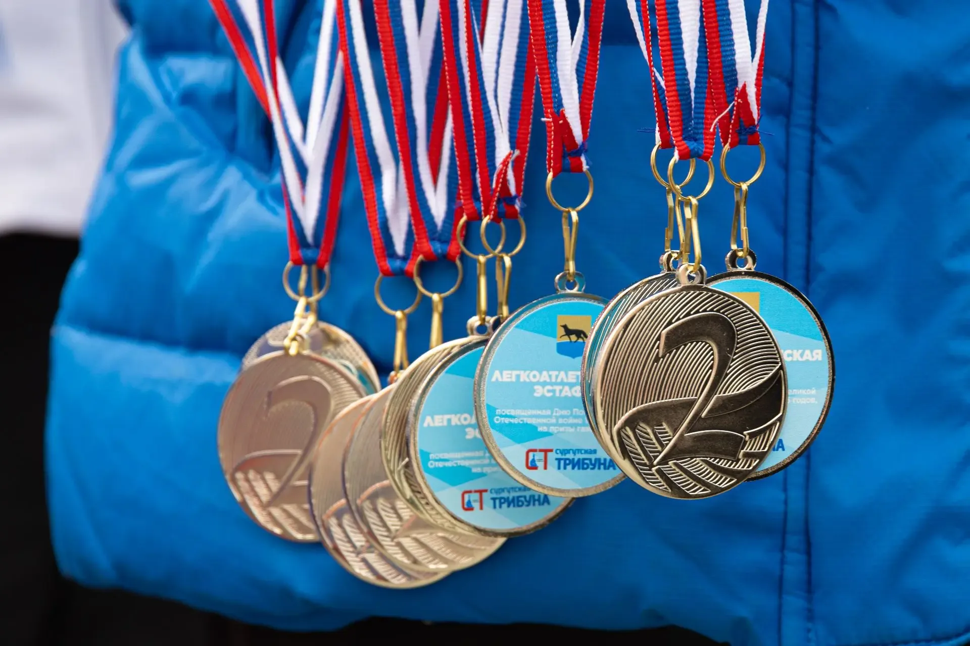 Более 500 человек вышли на забег в рамках легкоатлетической эстафеты, посвящённой 81-й годовщине Вел