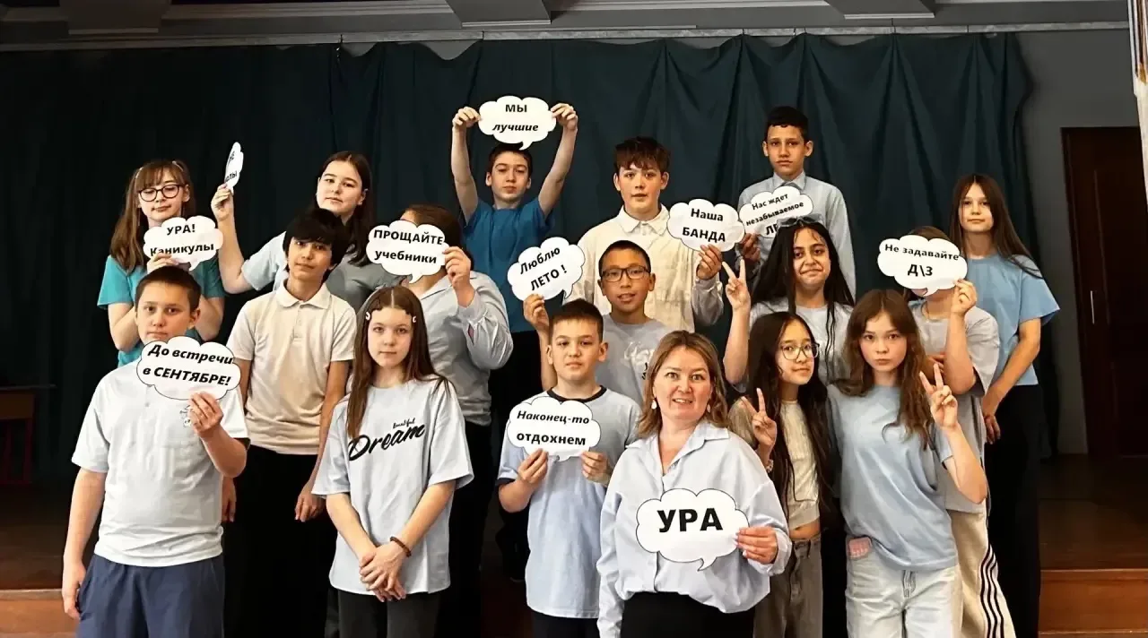 🎨 День цвета в школе! Сегодня в нашей школе царила атмосфера творчества.Каждый класс выбрал свои ярк