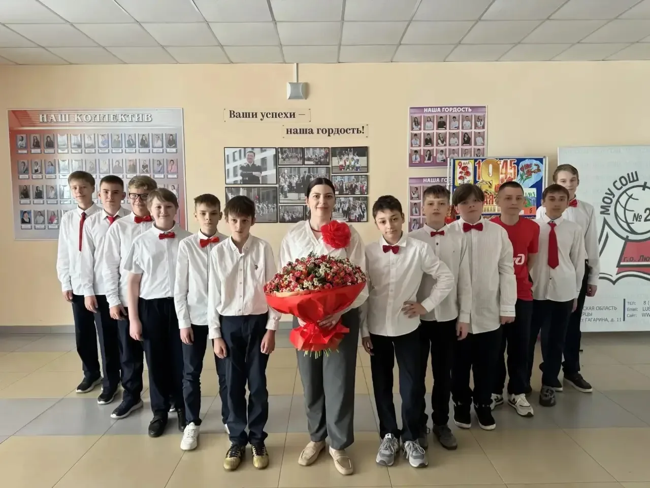 🎨 День цвета в школе! Сегодня в нашей школе царила атмосфера творчества.Каждый класс выбрал свои ярк