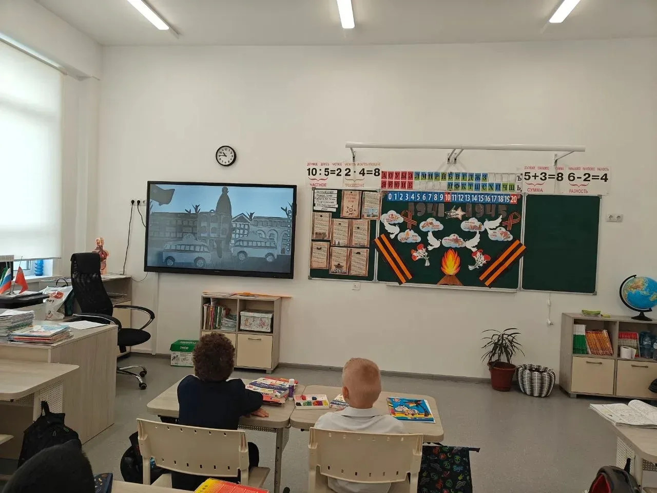 🎗Сегодня в 3е классе (кл. рук. Леденева Л.В.) прошел необычный классный час «Воспоминание ветерана».
