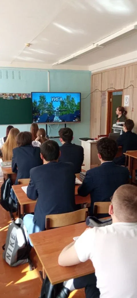 🎓 Доцент кафедры ЕНД Синдяев А. В. посетил школу № 25 города Ульяновска.  В рамках профориентационно