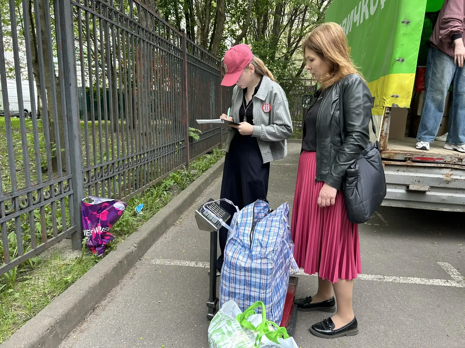 13 мая в нашей школе прошёл традиционный сбор макулатуры — и мы снова убедились: когда мы вместе, да