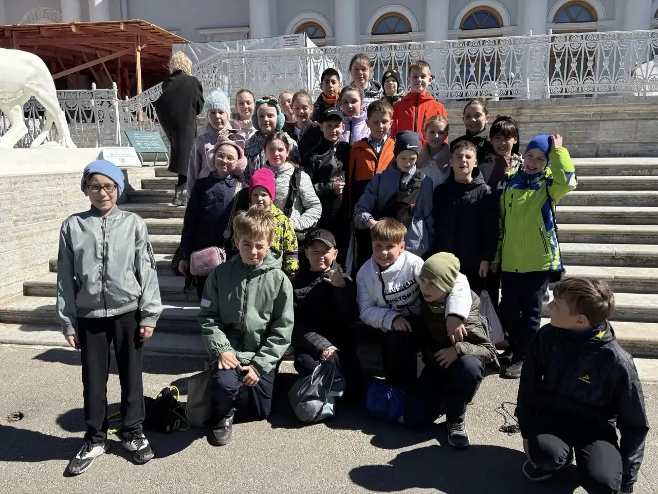 6 мая ученики 4В класса побывали в Елагинском дворце на балу у императрицы Марии Федоровны! 👑 Экскур