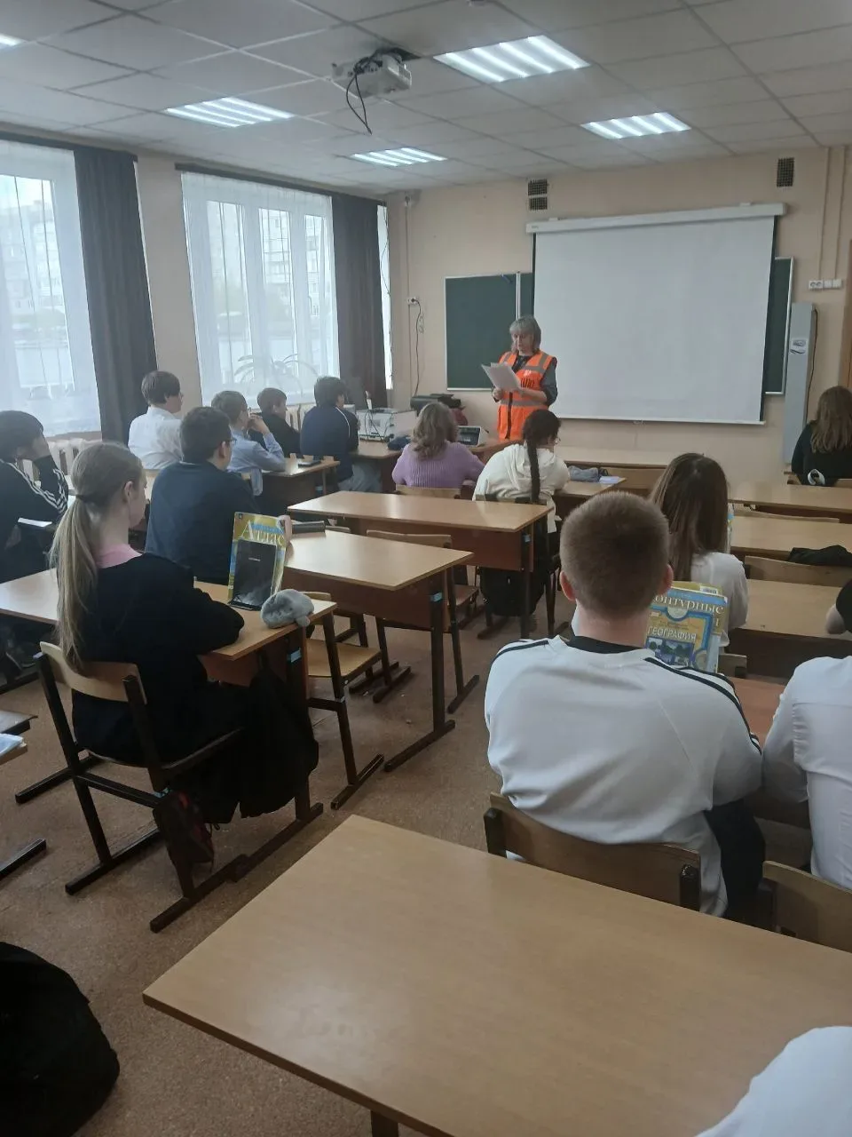 🛤️ Обеспечение безопасности на объектах железнодорожного транспорта  Сотрудник отдела транспортной б