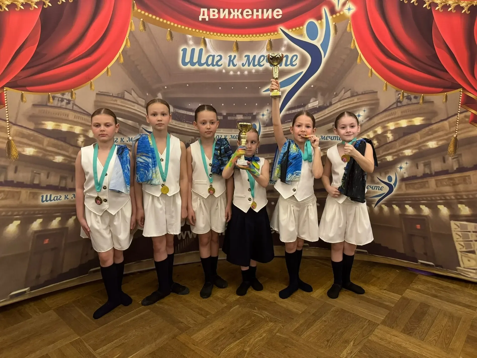 🏆За пределами учебы: достижения вне школы.  👏 Леонов Артем, 5 Б класс, признан лучшим игроком команд