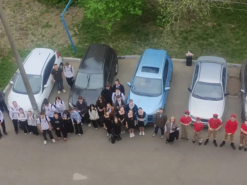 Сегодня учащиеся нашей школы и педагоги навестили Солнцеву Нину Ивановну — человека с удивительной с